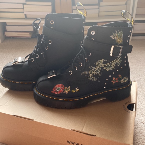 Dr. Martens Gomez Floral Embroidered Combat Boot Platform RARE - Picture 6 of 9